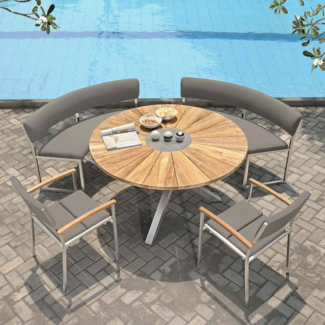 Zebra Oryx Gartentisch Ø135 Cm Mit 3-Bein-Gestell Edelstahl/Teak Natur 2 Zebra Oryx Gartentisch Ø135 Cm Mit 3-Bein-Gestell Edelstahl/Teak Natur – Bild 2