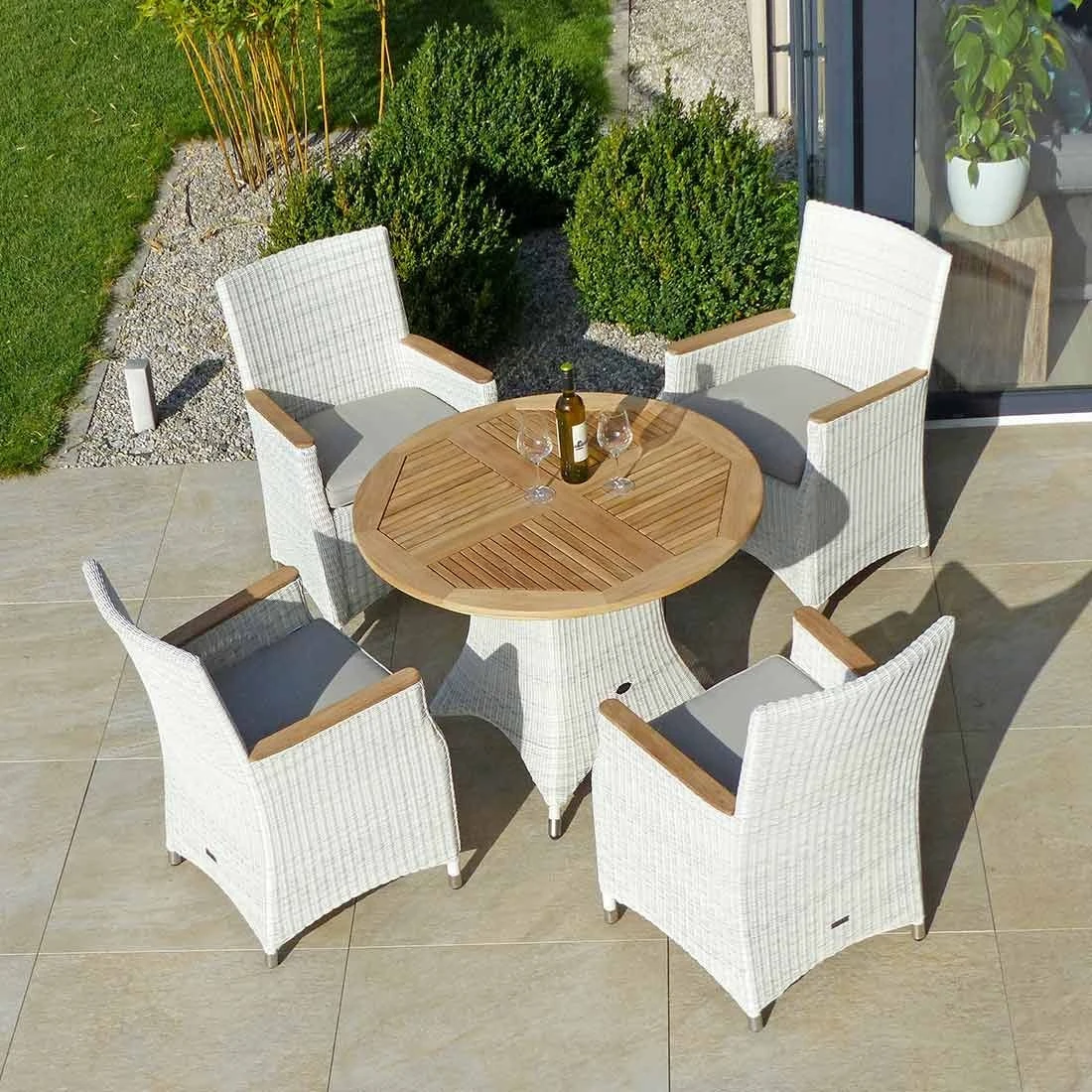 Zebra Yachtclub Loomus Gartentisch Ø100cm Geflecht/Teak Silkwhite 3 Zebra Yachtclub Loomus Gartentisch Ø100cm Geflecht/Teak Silkwhite – Bild 3