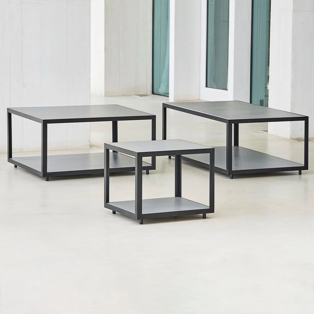 Cane-Line Level Beistelltisch 48x48cm Aluminium/Keramik Lava Grey/Light Grey 4 Cane-Line Level Beistelltisch 48x48cm Aluminium/Keramik Lava Grey/Light Grey – Bild 4