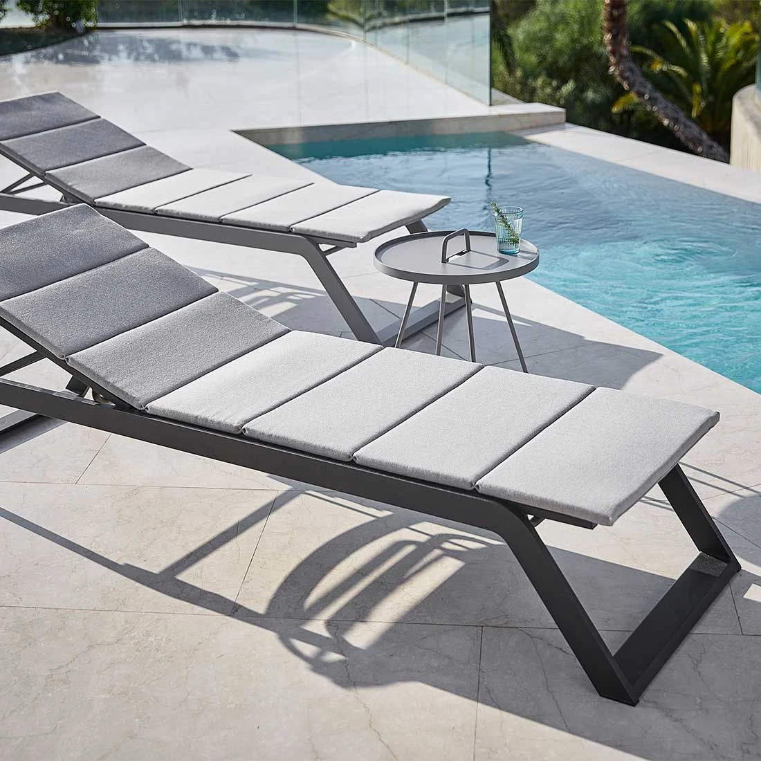 Cane-Line On-the-move Beistelltisch Ø37x47 Cm Aluminium Light Grey 3 Cane-Line On-the-move Beistelltisch Ø37x47 Cm Aluminium Light Grey – Bild 3