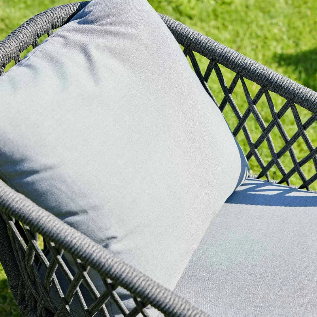 Interliving 7004 Gartenmöbelset 5-tlg. Mit Tisch Ø125 Cm Anthrazit/Grau 5 Interliving 7004 Gartenmöbelset 5-tlg. Mit Tisch Ø125 Cm Anthrazit/Grau – Bild 5