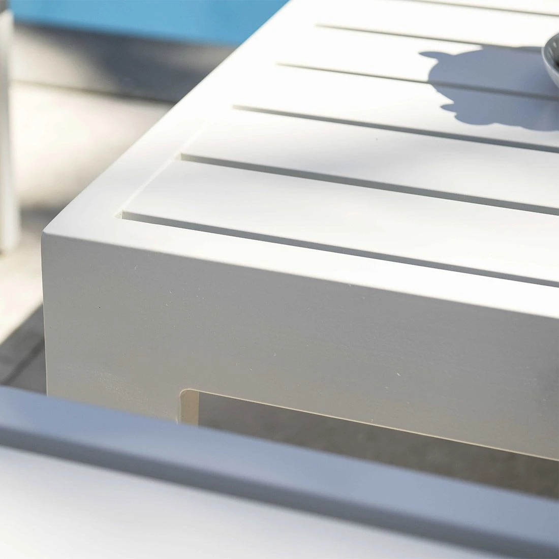 Stern New Holly Beistelltisch/Hocker 72x72cm Aluminium Weiß 2 Stern New Holly Beistelltisch/Hocker 72x72cm Aluminium Weiß – Bild 2