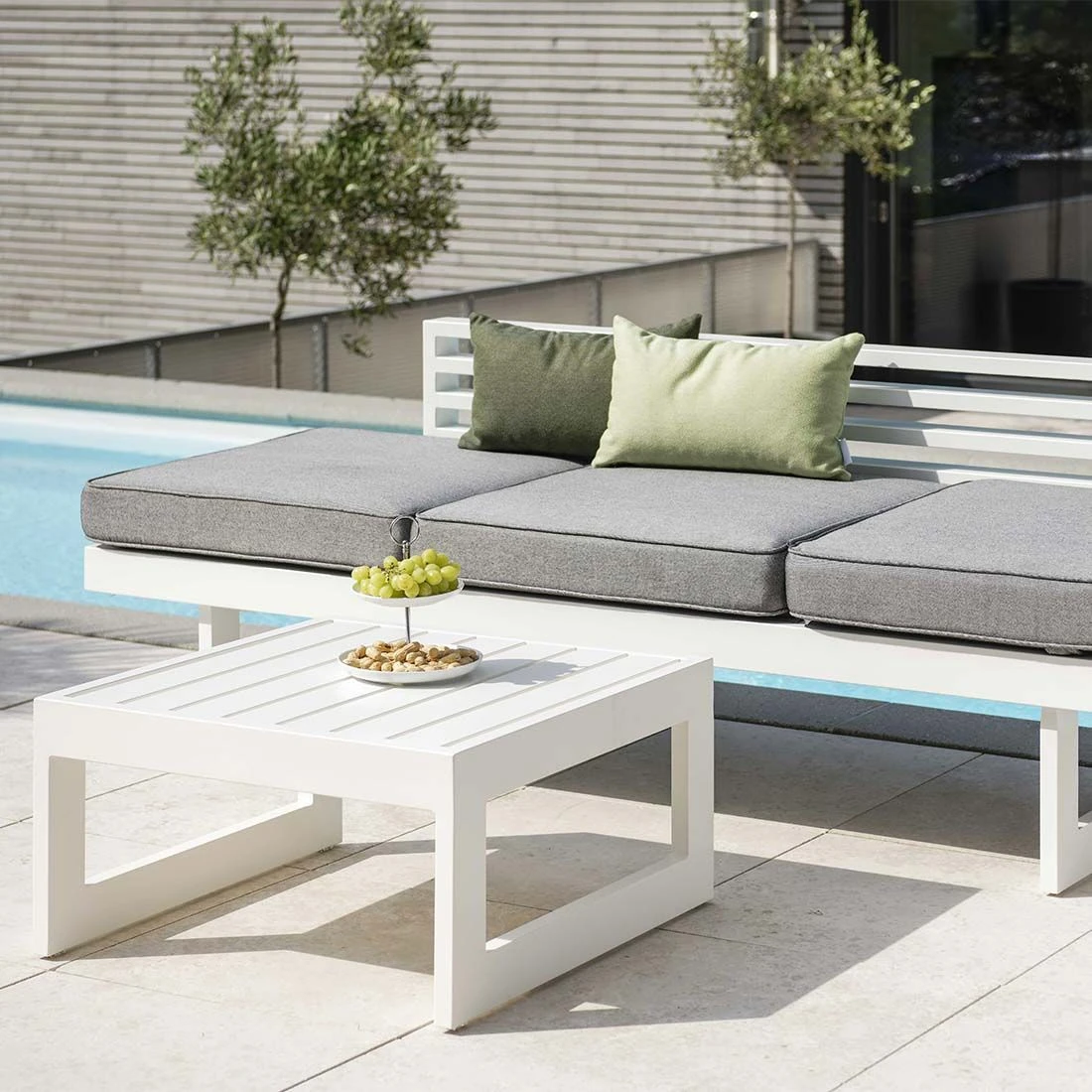 Stern New Holly Beistelltisch/Hocker 72x72cm Aluminium Weiß 5 Stern New Holly Beistelltisch/Hocker 72x72cm Aluminium Weiß – Bild 5